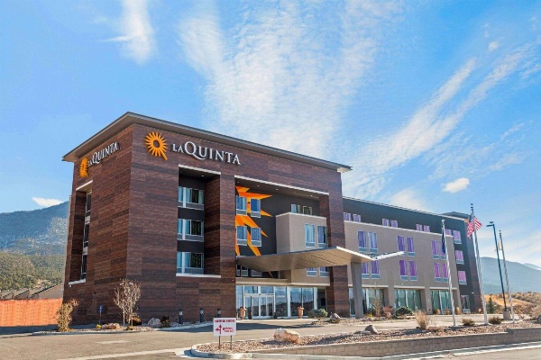 La Quinta Inn & Suites by Wyndham Cedar City image 2