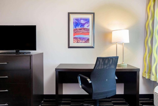 La Quinta Inn & Suites by Wyndham Cedar City image 23
