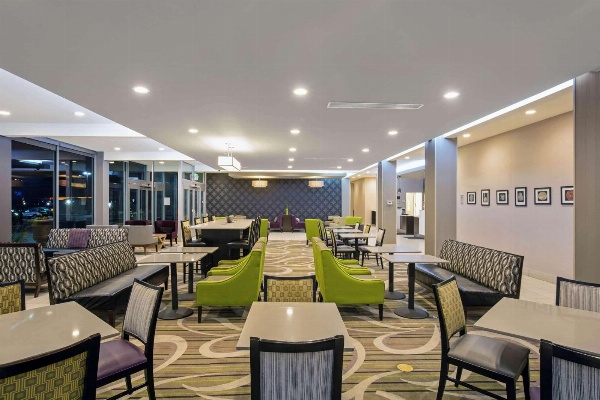 La Quinta Inn & Suites by Wyndham Cedar City image 4